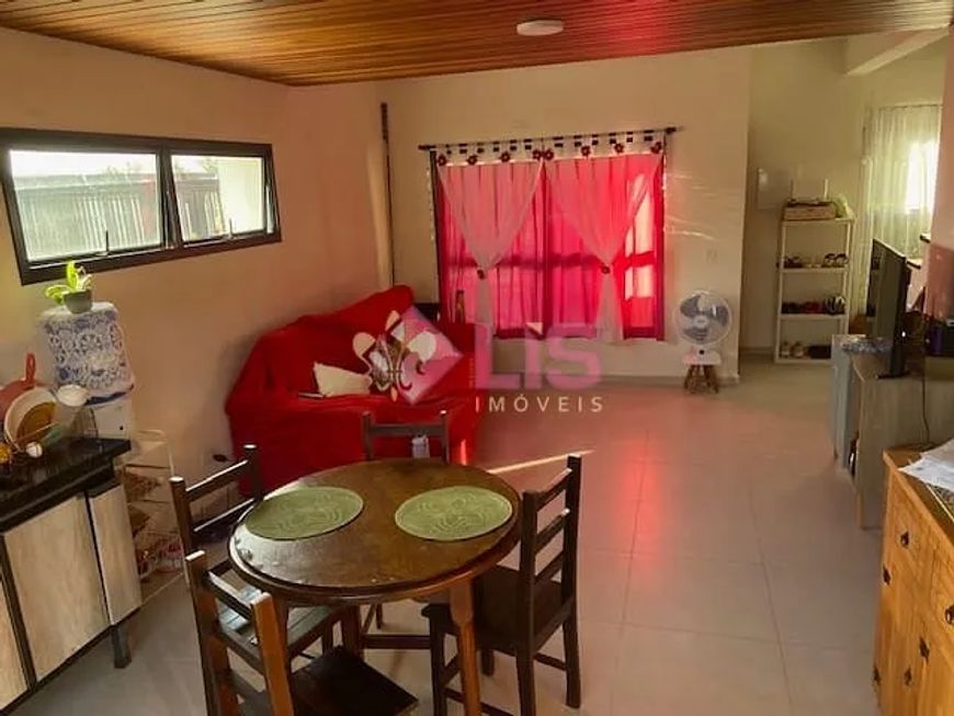 SOBRADO EM CONDOMÍNIO, PRÓXIMO AO COLÉGIO ADVENTISTA, LUGAR TRANQUILO. VENHA VISITAR