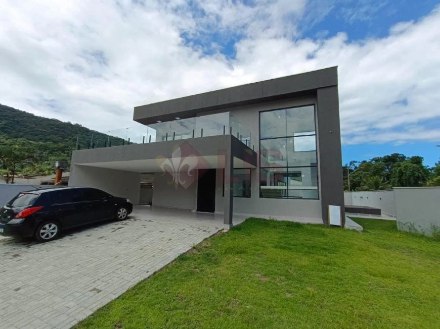 Oportunidade Única! Imóvel de Alto Padrão em Condomínio Fechado, próximo à Praia da Mococa.
