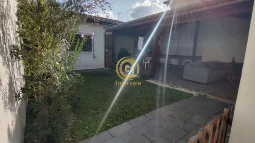 charmoso bairro Martim de Sá, em Caraguatatuba. Com uma área construída de 200m², este imóvel conta