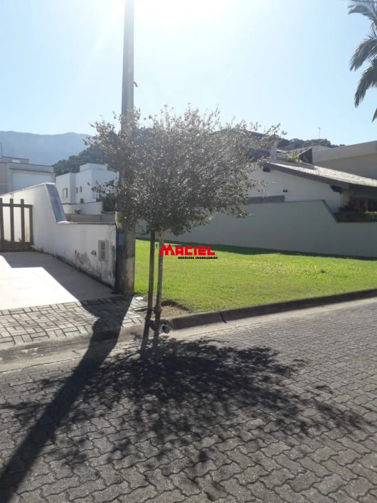 Terreno em condominio de alto padrão frente a praia massaguaçu