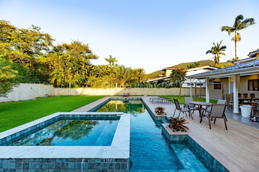 Casa ampla com piscina em Tabatinga