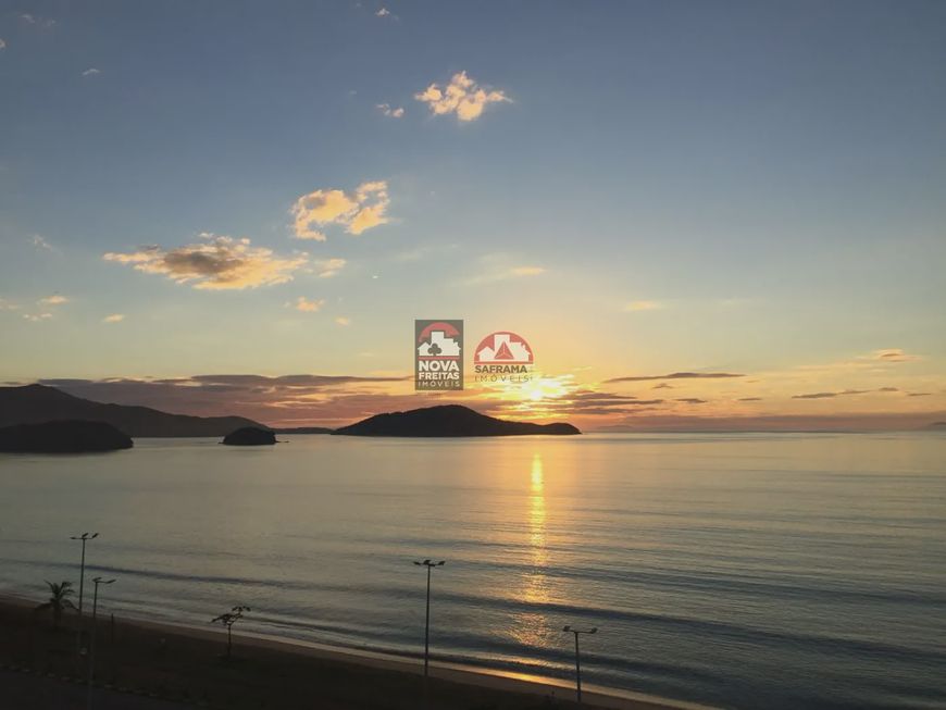 Lindo Apartamento - Totalmente Frente Mar.