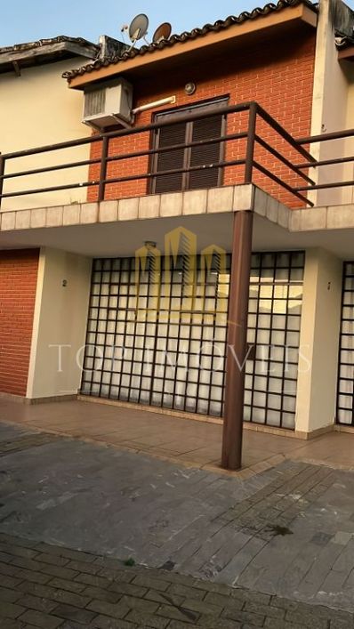 Vende-se Sobrado Charmoso em Condomínio Fechado Próximo à Praia Martim de Sá, Caraguatatuba