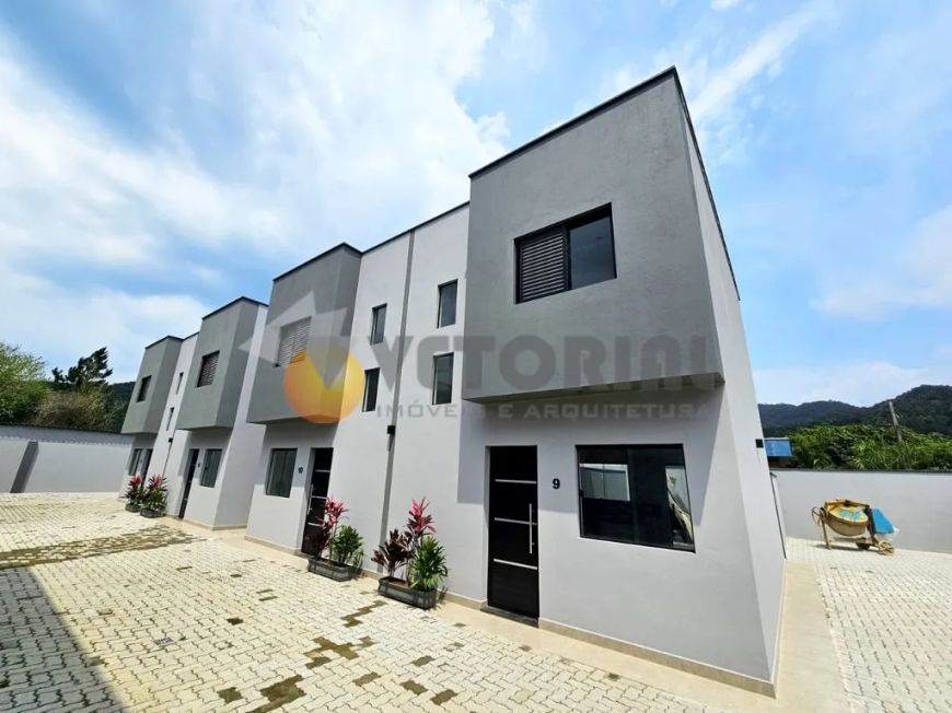 Sobrado com 2 dormitórios à venda, 75 m² por R$ 489.000,00 - Jardim Capricórnio - Caraguatatuba/SP
