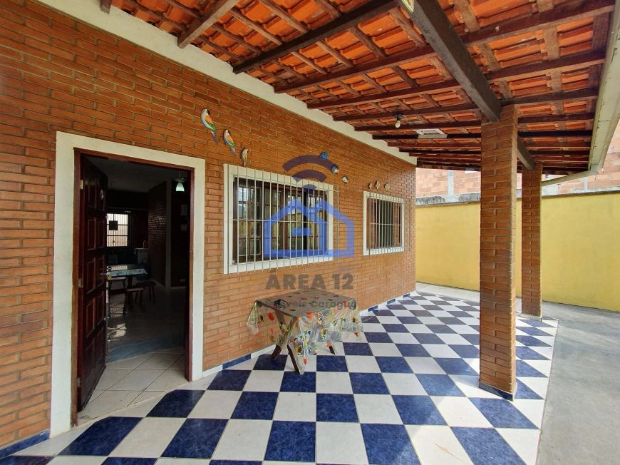 Casa com edícula à venda no bairro da Martim de Sá em Caraguatatuba, SP - com 2 dormitórios, garage