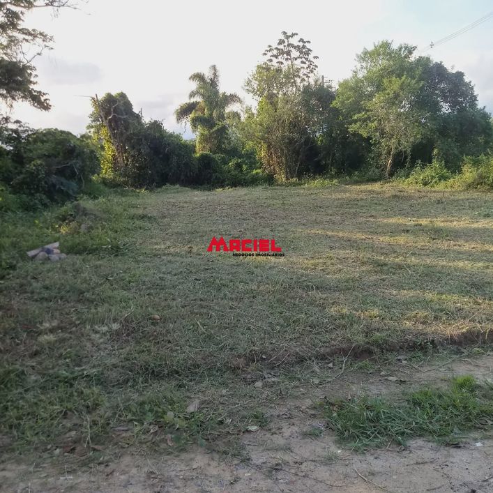 Terreno plano em Caraguatatuba, medindo 10 metros de frente e 29 metros de fundos. Fica no final do