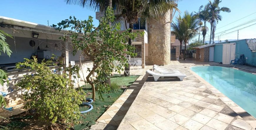 Casa à Beira-Mar no Jardim Britânia, Caraguatatuba/SP - Não perca essa oportunidade!