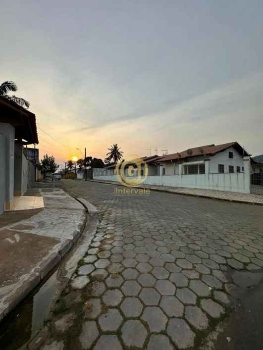 Casa em caragua na Martin de Sá 2 quartos 1 suíte e ar condicionado