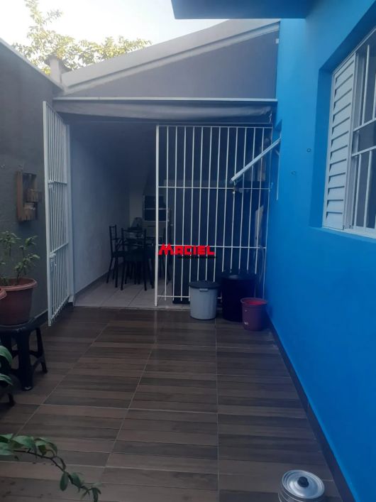 EXCELENTE SOBRADO COM VARANDA NO LITORAL NORTE