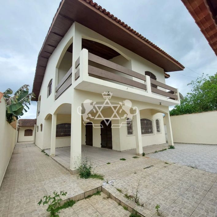 Belíssimo sobrado com 03 dormitórios com 01 suíte, churrasqueira com fogão a lenha, garagem para 05