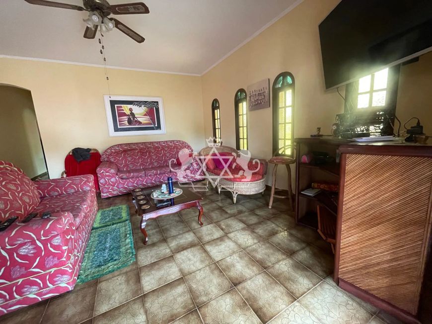 Belíssima Casa à venda na Martim de Sá, com 3 dormitórios, sendo 1 suíte, hidro, edícula, piscina,