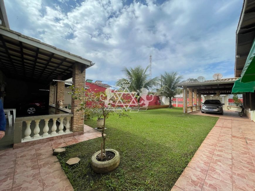 Belíssima Casa à venda na Martim de Sá, com 3 dormitórios, sendo 1 suíte, hidro, edícula, piscina,