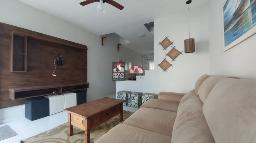 Charmoso sobrado Massaguaçu para locação ou venda com 2 suítes, mobiliado à 80 metros da orla. Excel
