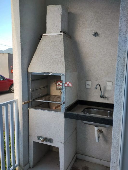 Casa em condomínio fechado em Caraguatatuba com varanda gourmet