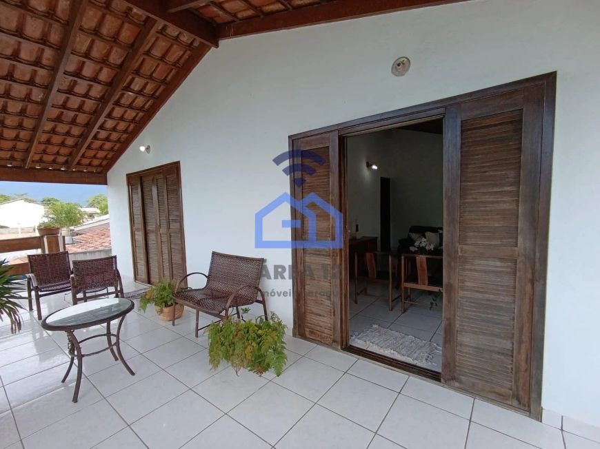 Sobrado à venda no bairro Porto Novo em Caraguatatuba, SP com 800m² de terreno e 179m² de área cons