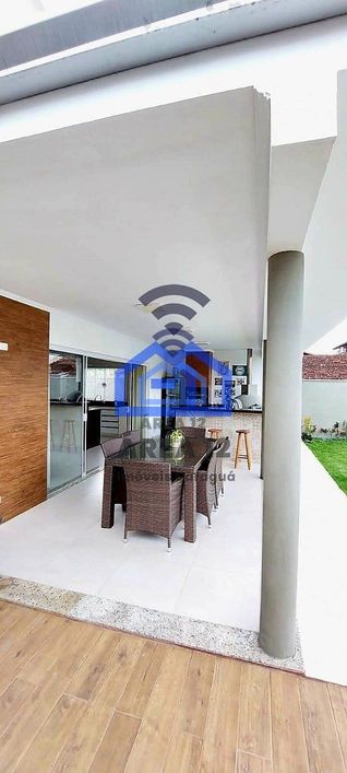 Linda casa à venda no Jardim Britânia - 4 dormitórios, sendo 2 suítes, banheiro, sala com 2 ambient