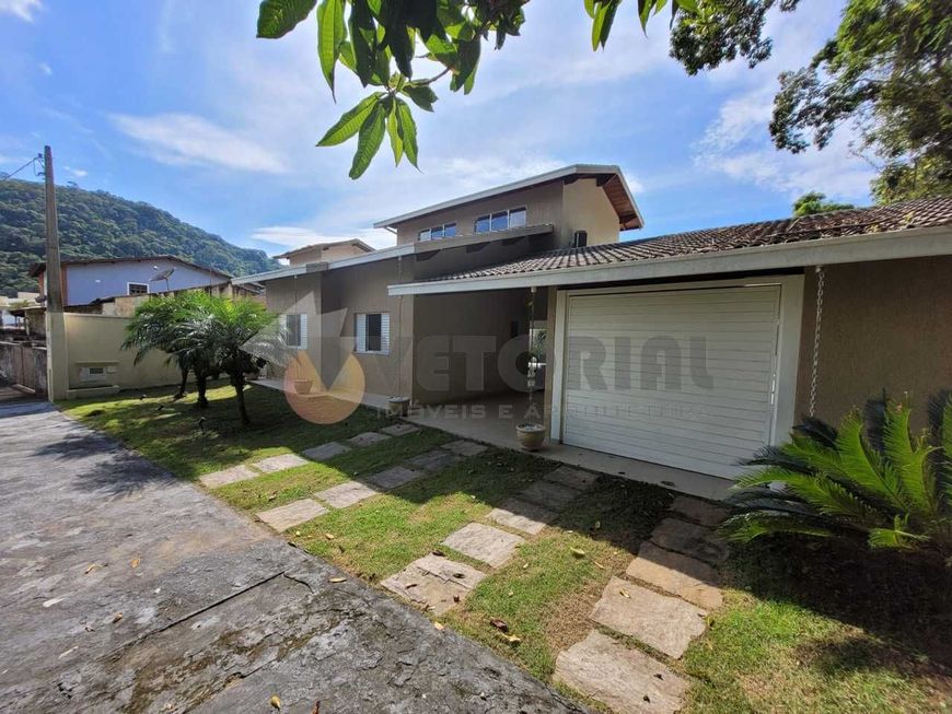 Casa com 3 dormitórios à venda, 300 m² por R$ 1.910.000,00 - Massaguaçu - Caraguatatuba/SP