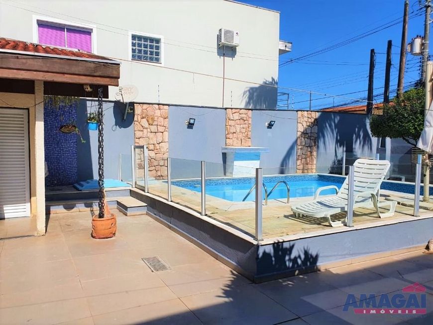Casa à venda em Caraguatatuba