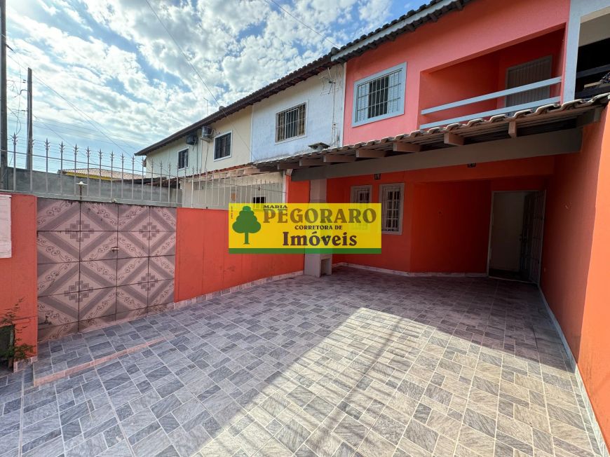 Sobrado à venda na Praia do Porto Novo em Caraguatatuba-SP: 2 quartos, 1 sala, 2 banheiros, 1 vaga d
