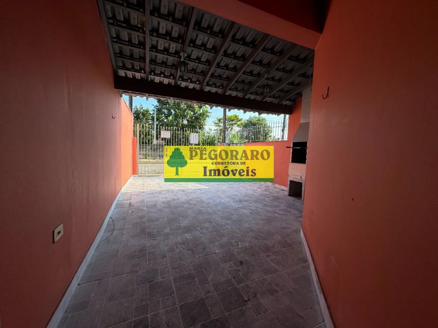 Sobrado à venda na Praia do Porto Novo em Caraguatatuba-SP: 2 quartos, 1 sala, 2 banheiros, 1 vaga d