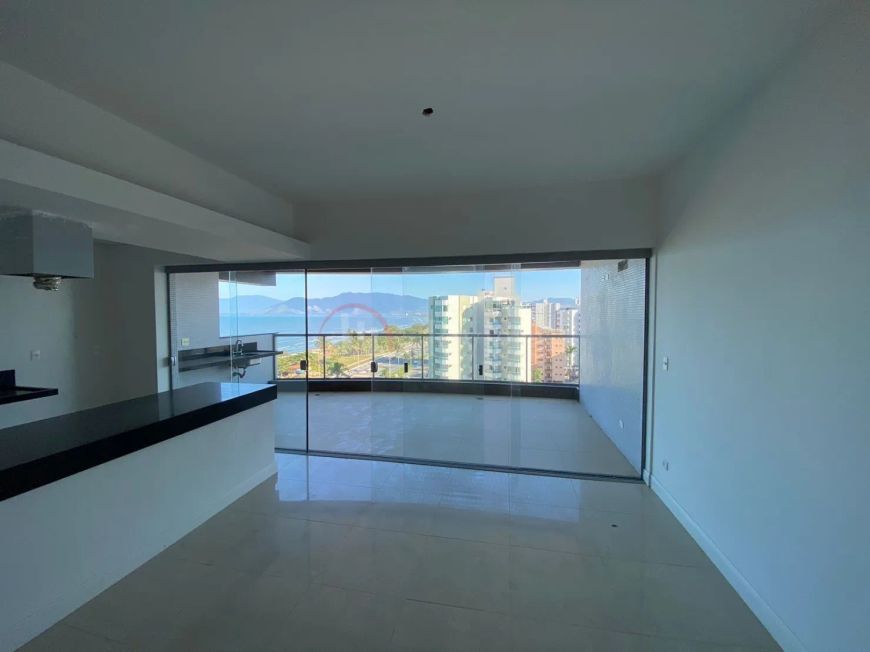 Luxuoso apartamento à venda na praia do Indaiá em Caraguatatuba com vista para o mar