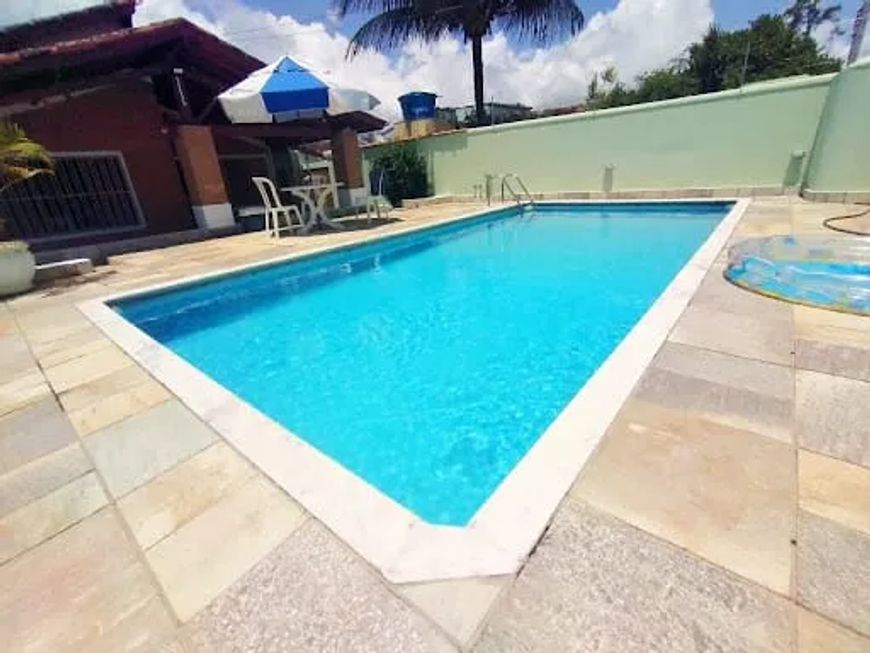 Casa de 5 Dormitórios a 400m da Praia do Porto Novo, a venda!