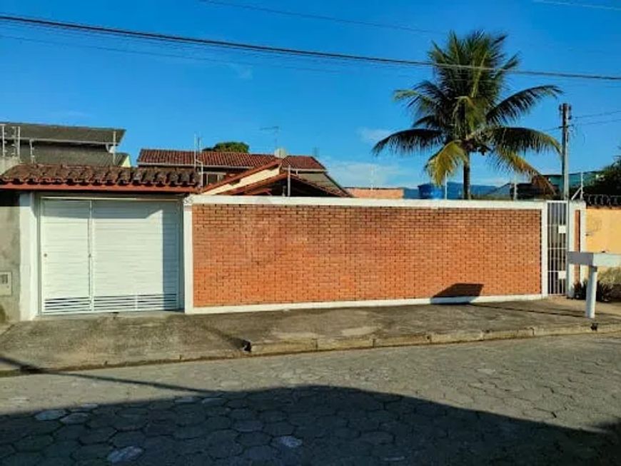 Casa de 5 Dormitórios a 400m da Praia do Porto Novo, a venda!
