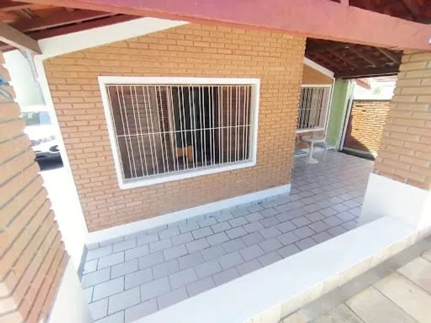 Casa de 5 Dormitórios a 400m da Praia do Porto Novo, a venda!
