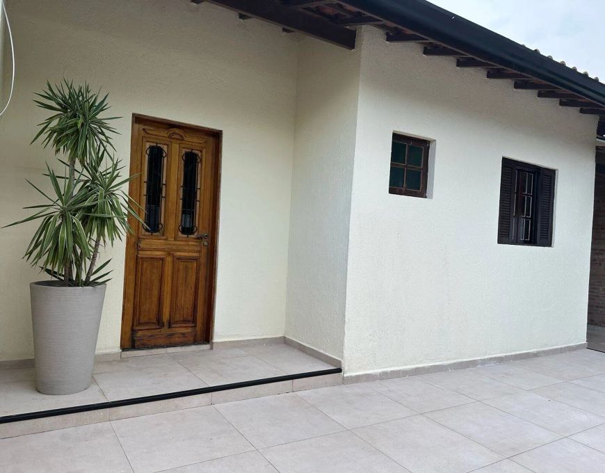 Linda casa a venda em Caraguatatuba!