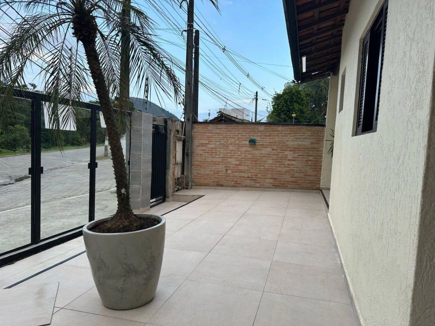 Linda casa a venda em Caraguatatuba!