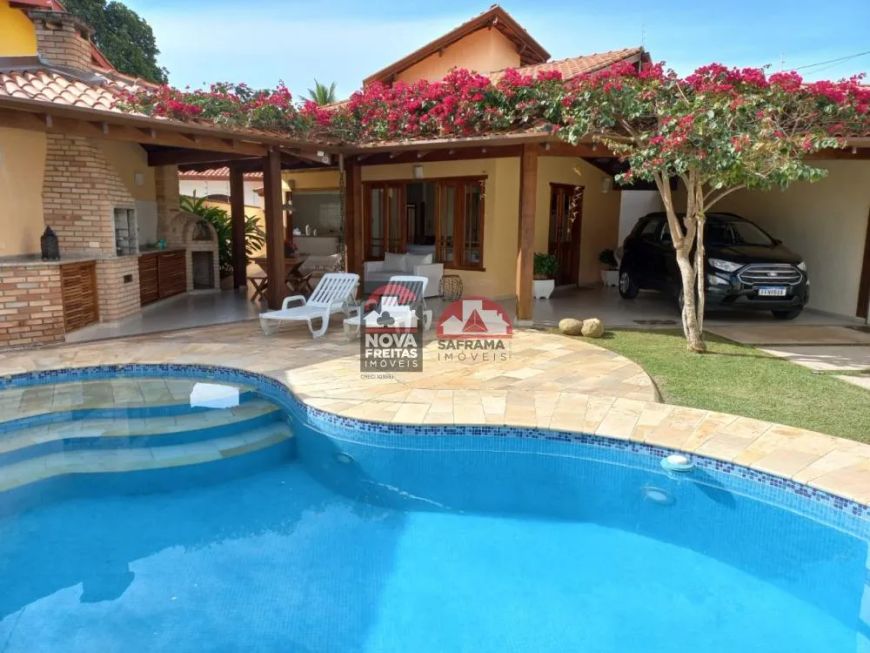 Casa Padrão em Caraguatatuba
