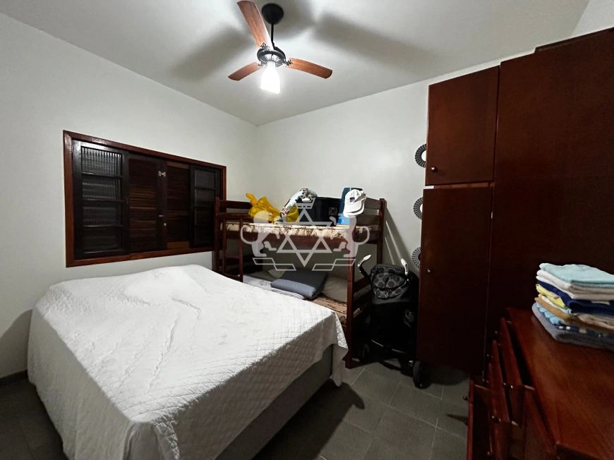 SOBRADO À VENDA, COM 780 M2 ARÉA TOTAL, 3 DORM SENDO UMA SUÍTE, 300 METROS DA PRAIA, MASSAGUAÇU, CA