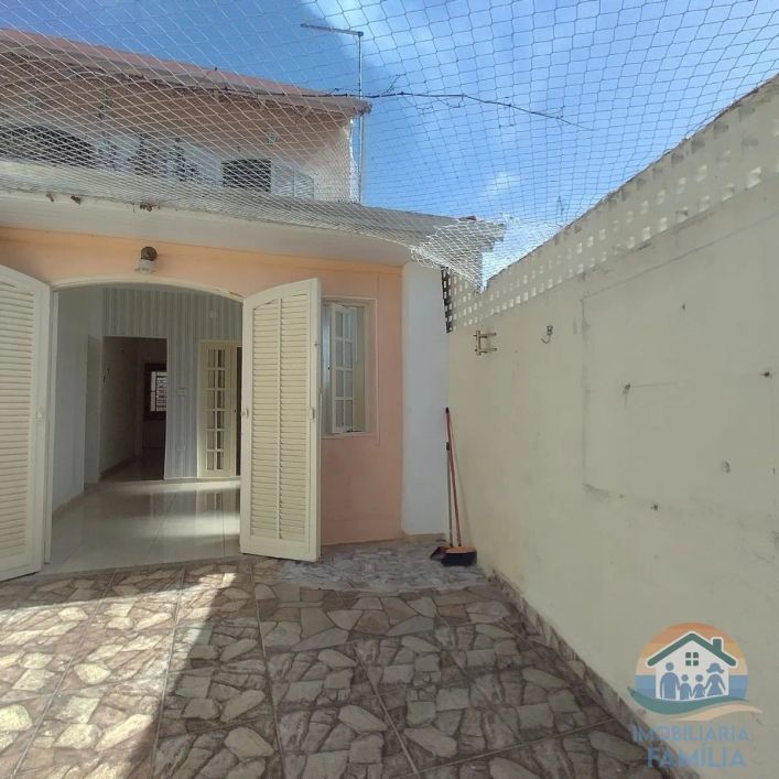 EXCELENTE OPORTUNIDADE DE SOBRADO PARA FINANCIAMENTO BANCÁRIO LOCALIZADO NO BAIRRO ARUAN!