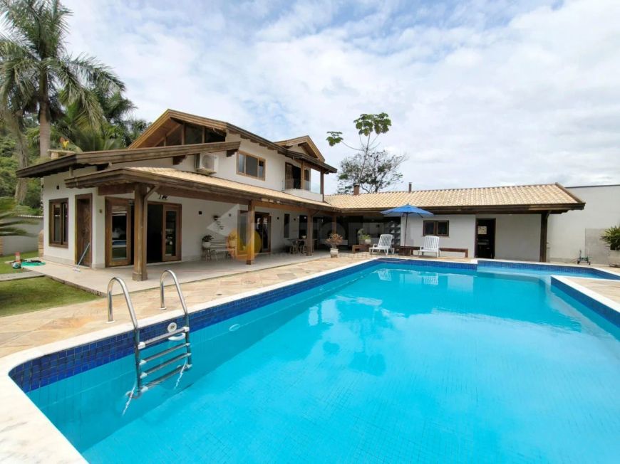 Sobrado com 4 dormitórios à venda, 280 m² por R$ 2.500.000 - Massaguaçu - Caraguatatuba/SP