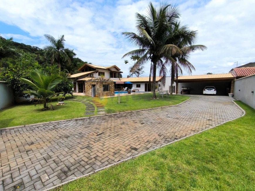 Sobrado com 4 dormitórios à venda, 280 m² por R$ 2.500.000 - Massaguaçu - Caraguatatuba/SP