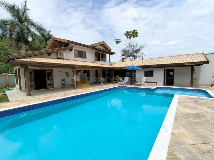 Sobrado com 4 dormitórios à venda, 280 m² por R$ 2.500.000 - Massaguaçu - Caraguatatuba/SP