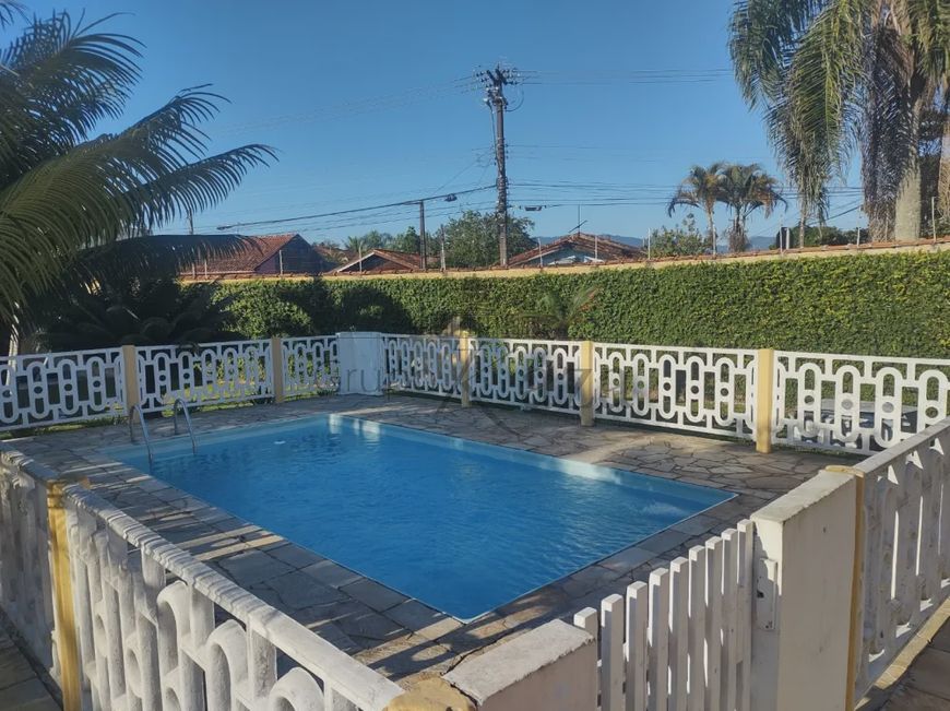 Casa 2 quartos 1 suíte no Jardim Britânia - Caraguatatuba - SP