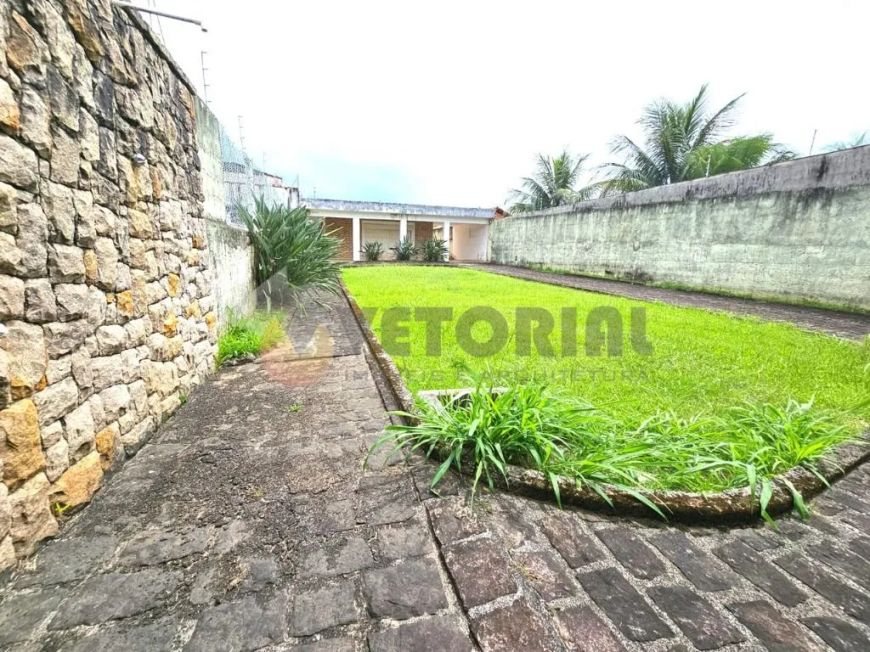 Casa com 3 dormitórios à venda, 210 m² por R$ 620.000,00 - Praia das Palmeiras - Caraguatatuba/SP