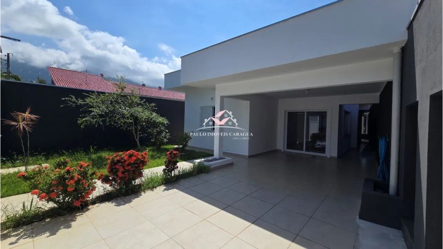 Casa térrea com 3 quartos (1 suíte) a 710m da areia à venda, 145 m²- Massaguaçu- Caraguatatuba/SP