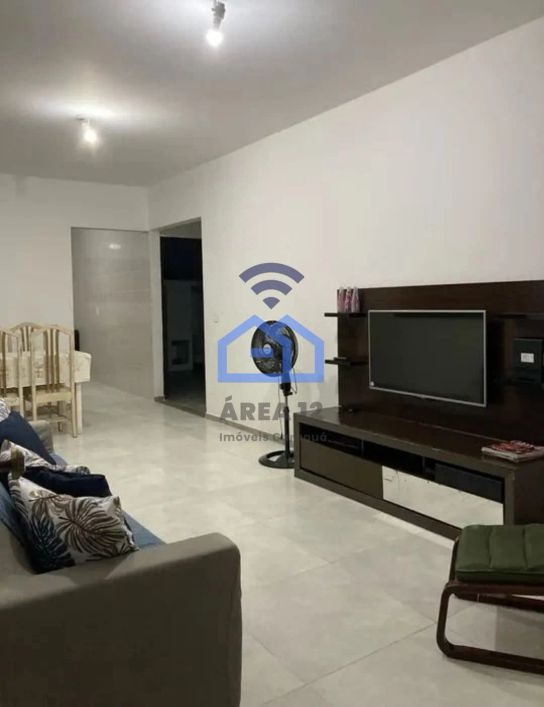 Casa com piscina à venda no bairro Cidade Jardim em Caraguatatuba, SP - Viva com conforto e comodid