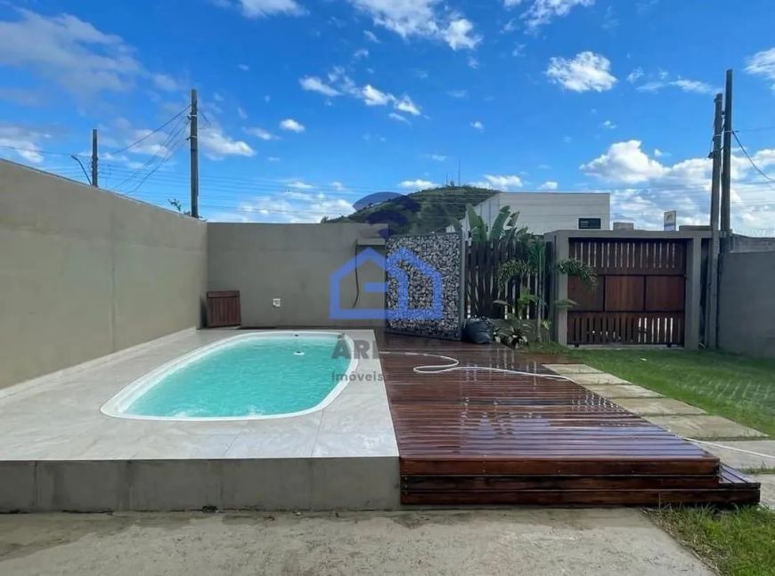 Casa com piscina à venda no bairro Cidade Jardim em Caraguatatuba, SP - Viva com conforto e comodid
