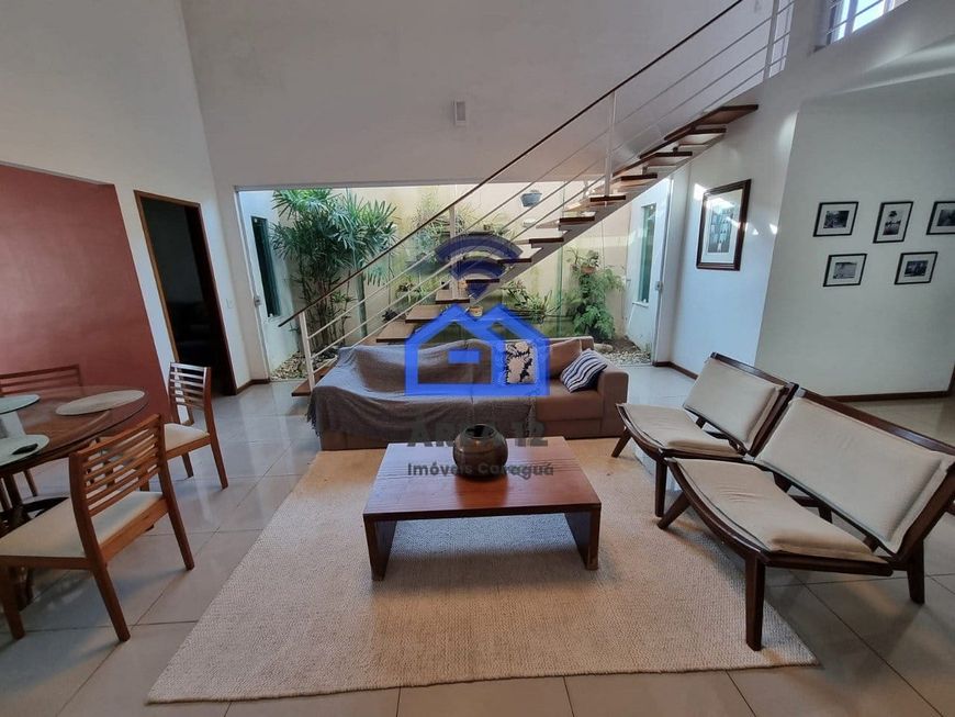 Sobrado à venda no bairro Pontal de Santa Marina - 4 dormitórios, sendo 1 suíte, sala com 2 ambient