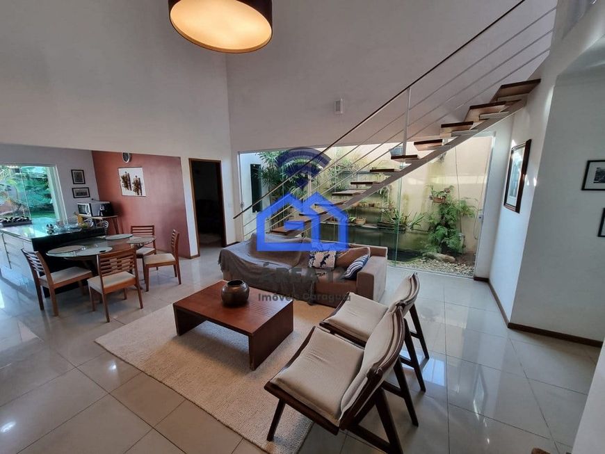Sobrado à venda no bairro Pontal de Santa Marina - 4 dormitórios, sendo 1 suíte, sala com 2 ambient