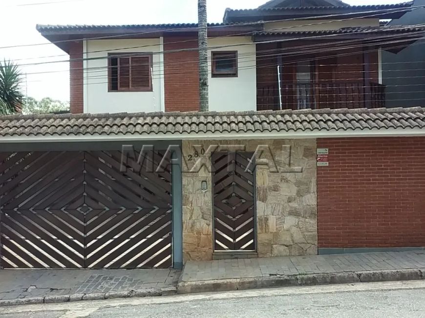Sobrado com 4 quartos, 4 suítes e 4 vagas de garagem. Com 280m², no Vila Irmãos Arnoni.
