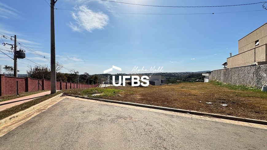Excelente lote de esquina no Jardins Porto