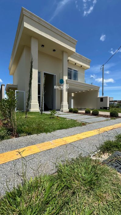 Oportunidade | Jardins Capri | Sobrado 5/4 sendo 3 suítes | Cozinha integrada | 4 vagas | 290m²