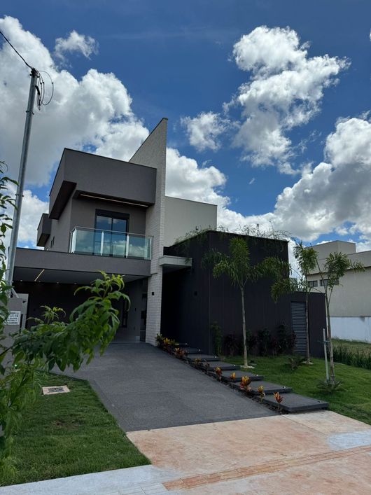 Casa de condomínio sobrado para venda possui 240 metros quadrados com 3 quartos