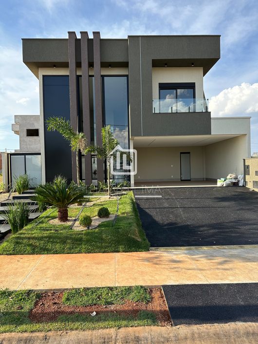 Casa de condomínio sobrado para venda possui 303 metros quadrados com 3 quartos