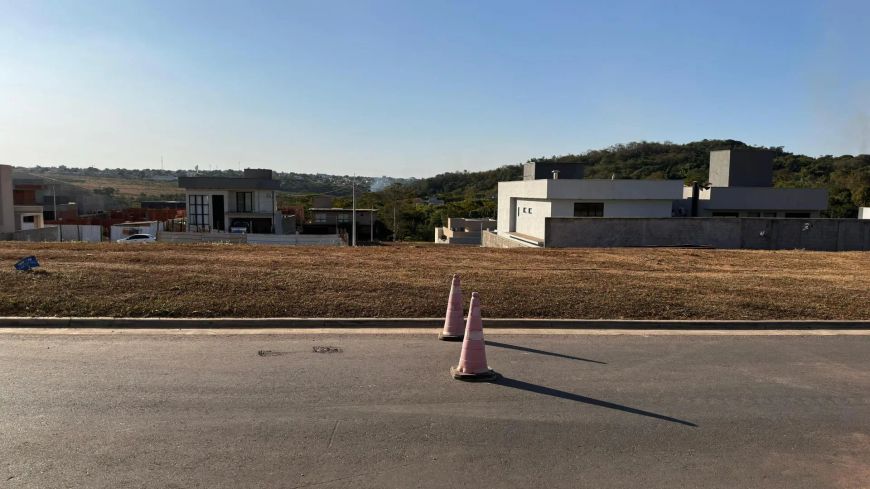 TERRENO/LOTE/ CONDOMÍNIO 300M / JARDINS PORTO
