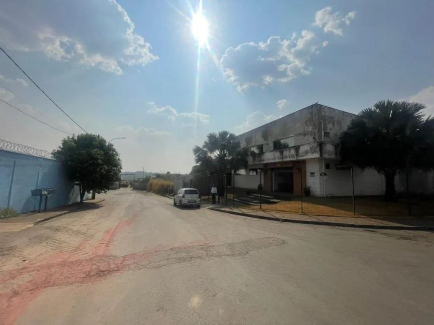 IMOVEL COMERCIAL 2.700,00m² - SENADOR CANEDO